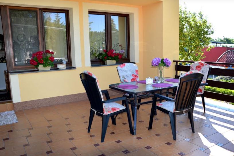 Vrbov - vila Bretz vonkajšie posedenie