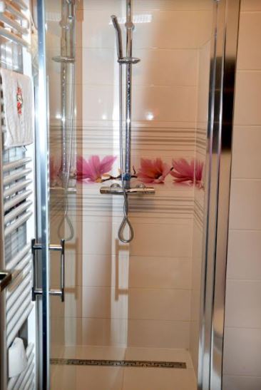 Vrbov - vila Bretz sprchovací kút